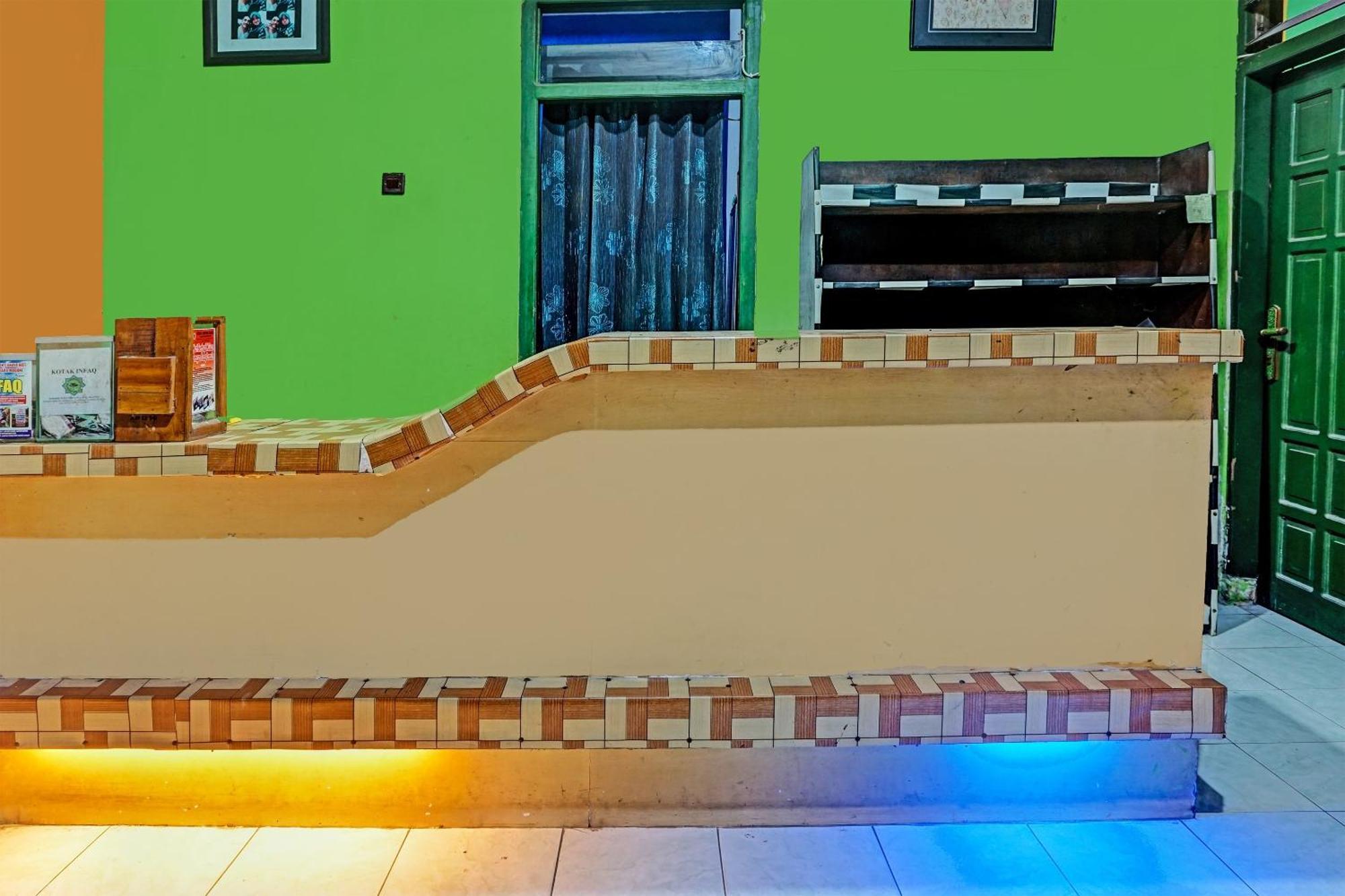 Oyo 91697 Nyaman Homestay Syariah Pare المظهر الخارجي الصورة