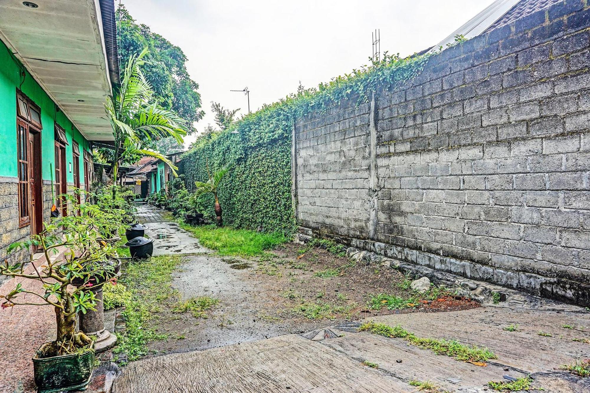 Oyo 91697 Nyaman Homestay Syariah Pare المظهر الخارجي الصورة