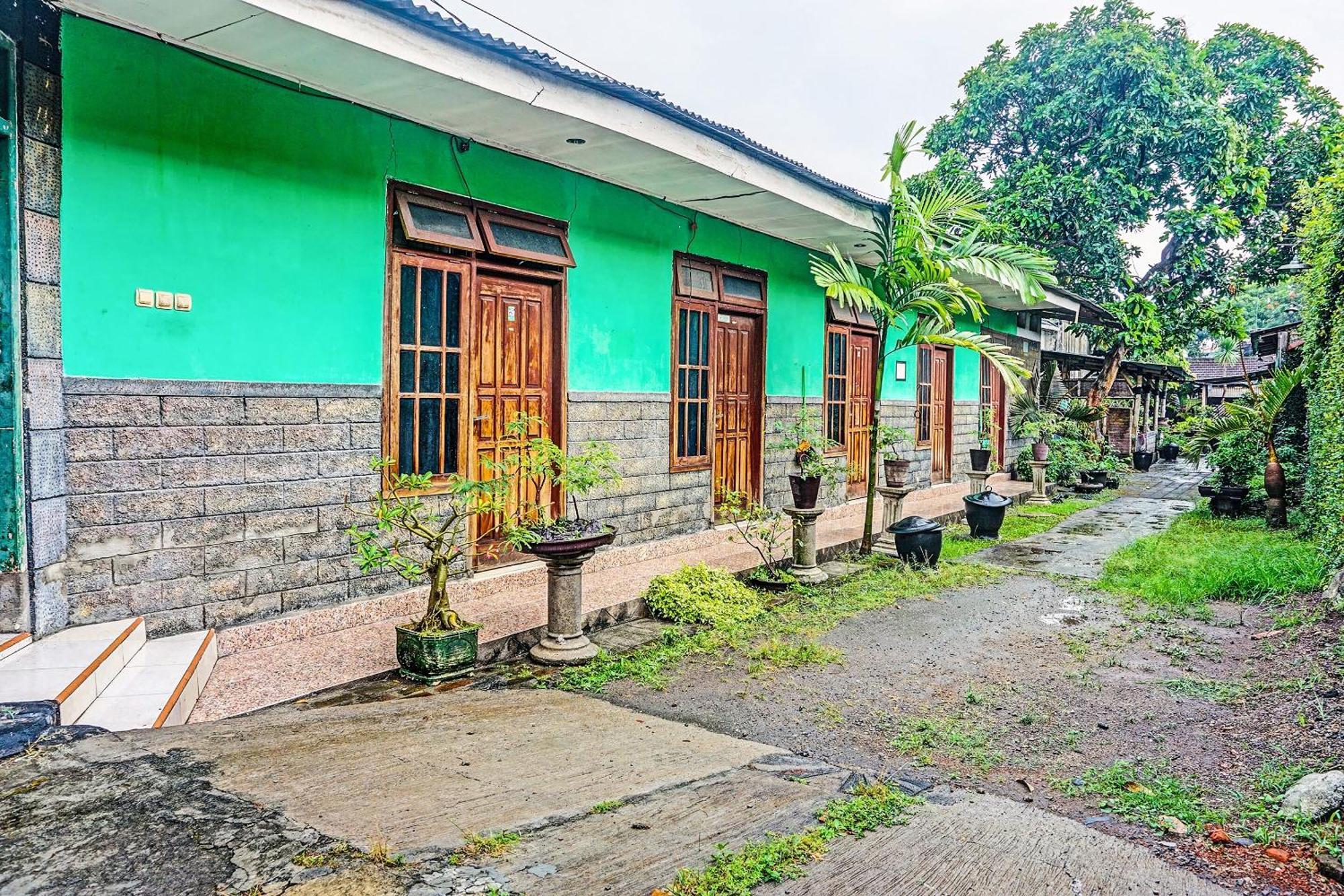 Oyo 91697 Nyaman Homestay Syariah Pare المظهر الخارجي الصورة