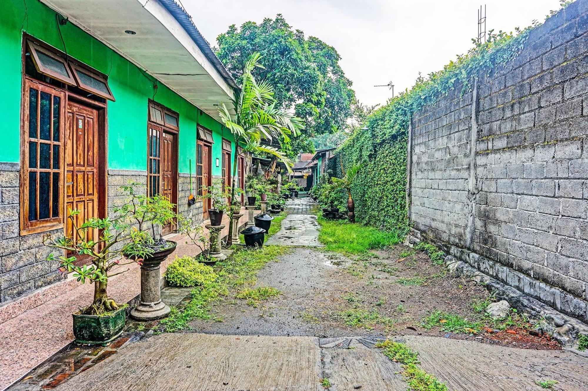 Oyo 91697 Nyaman Homestay Syariah Pare المظهر الخارجي الصورة